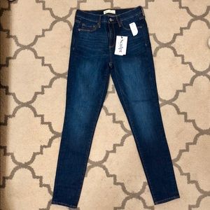Gap True Skinny Sculpt Jeans - NWT